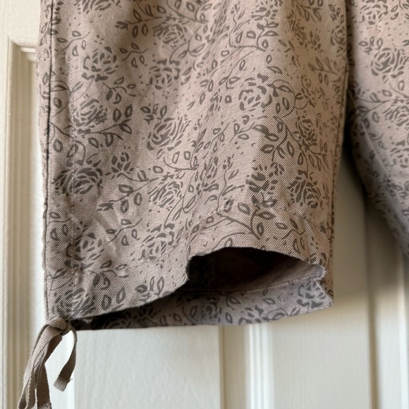 Sundance Baylee Bermuda Shorts Linen Blend Tan Floral Cargo Relaxed Fit Size 4 - Picture 4 of 15